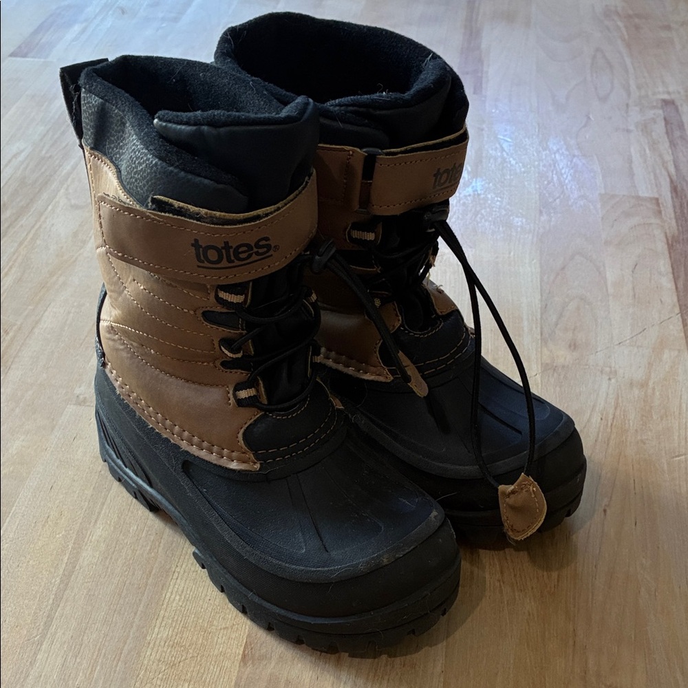 totes Kids Brown and Black Insulated Snow Boots